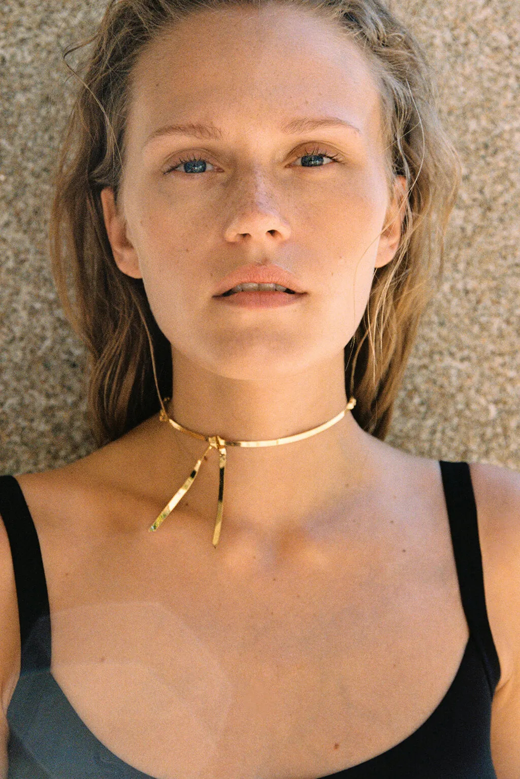 Band gold choker